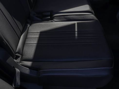 Certified 2024 Volkswagen Tiguan SE R-Line image 34