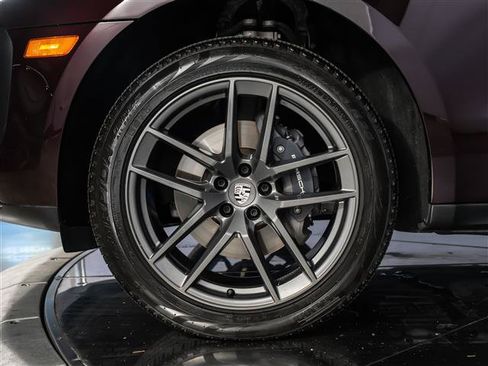 Certified 2026 Porsche Macan AWD/4WD image 14