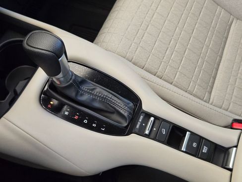Used 2027 Honda HR-V LX image 18