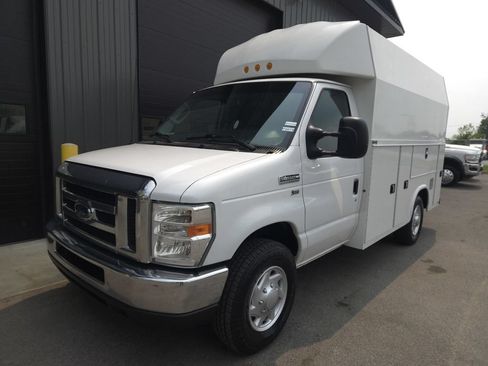 Used 2019 Ford E-350 and Econoline 350 Super Duty w/ Power Windows & Locks Group RWD image 2