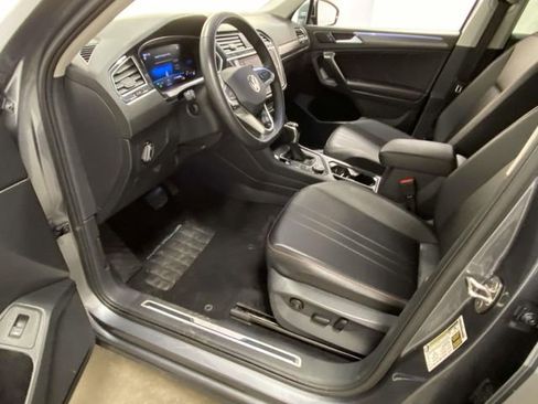 Used 2024 Volkswagen Tiguan SE image 11