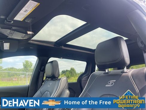 Used 2025 Chrysler Pacifica Limited FWD image 20