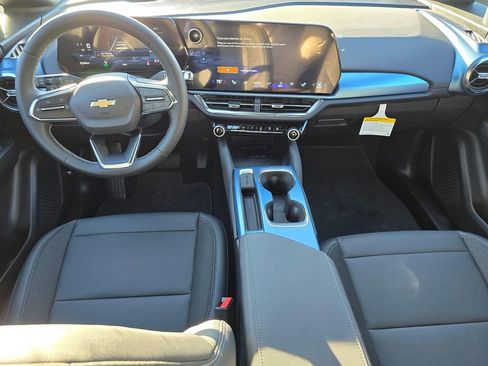 New 2026 Chevrolet Equinox EV LT image 18