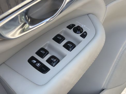 Certified 2025 Volvo XC90 B5 Plus w/ Protection Package Premier AWD/4WD image 15