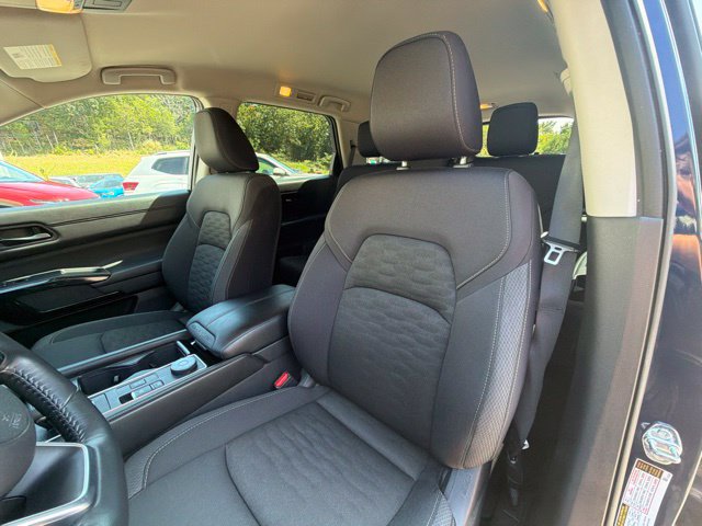 Used 2025 Nissan Pathfinder SV AWD/4WD image 22