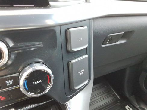 Used 2025 Ford F150 Lariat w/ Equipment Group 502A High AWD/4WD image 39