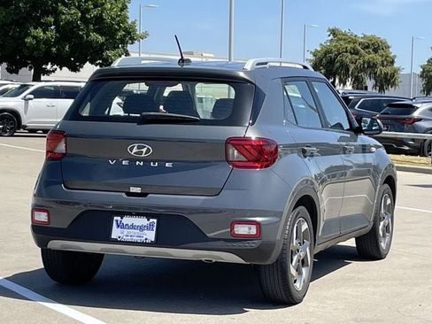 Used 2024 Hyundai Venue SEL FWD image 4