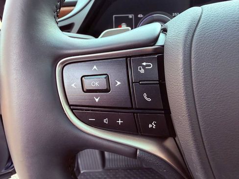 Certified 2025 Lexus ES 300h w/ Premium Package image 20