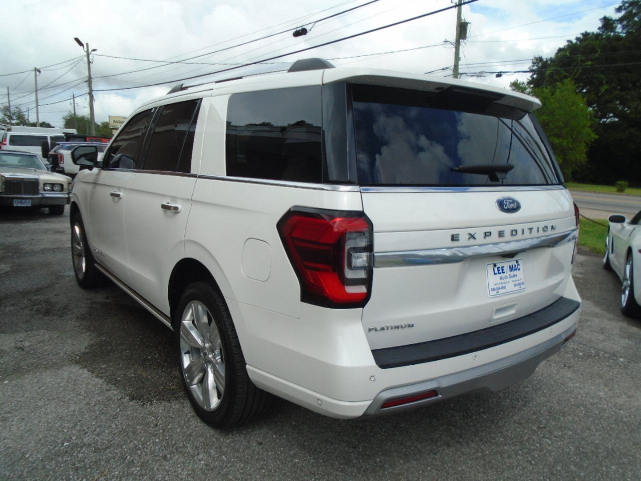 Used 2024 Ford Expedition Platinum RWD image 4
