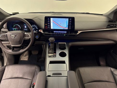 Used 2023 Toyota Sienna XSE image 16