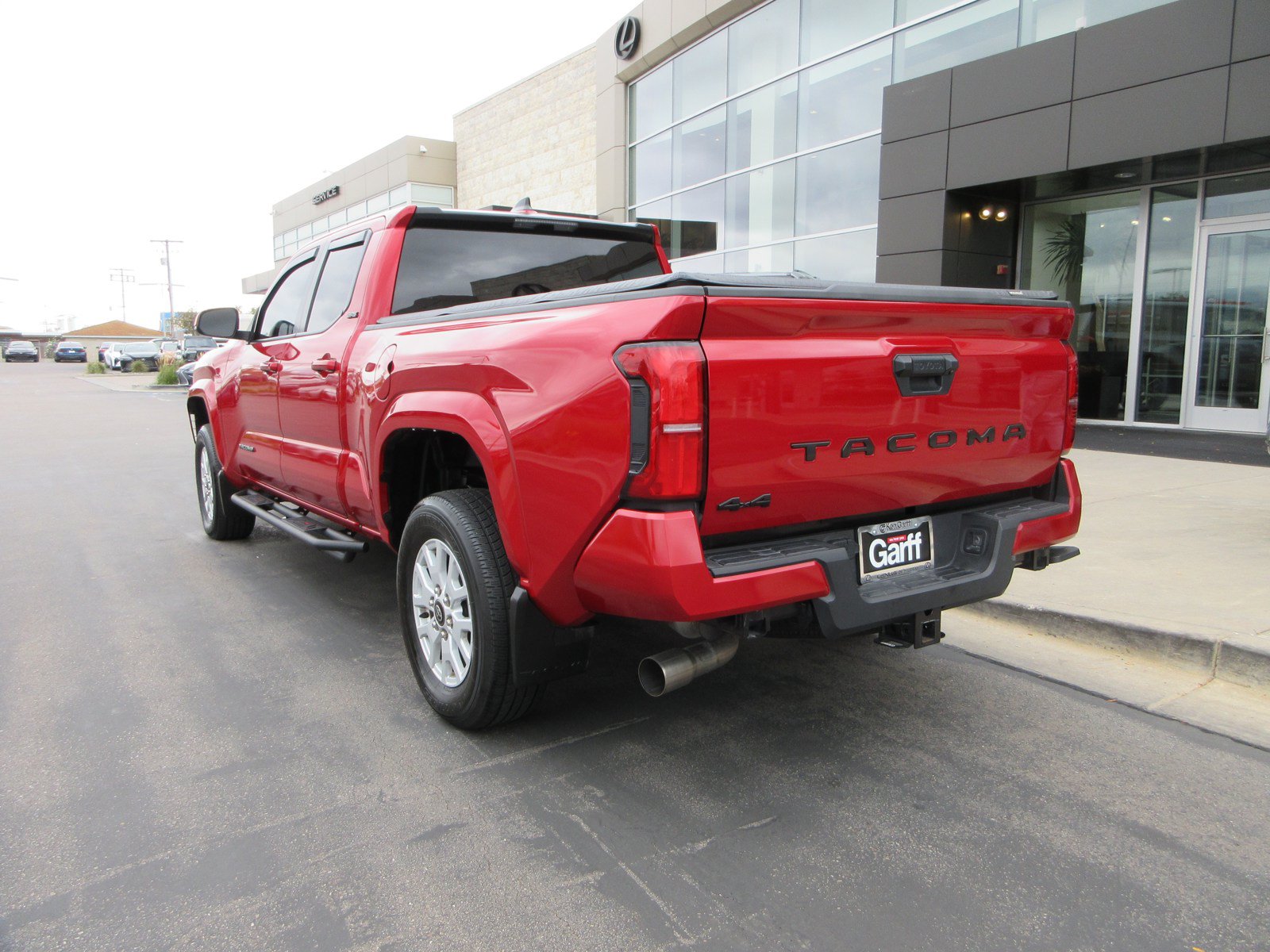 Used 2025 Toyota Tacoma SR5 AWD/4WD image 8