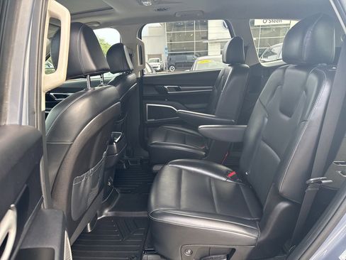 Used 2022 Kia Telluride S image 4