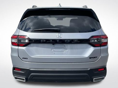 Used 2025 Honda Pilot Sport image 4