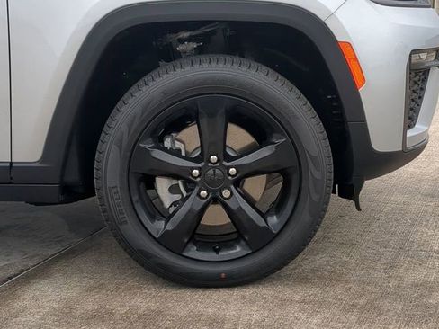 New 2026 Jeep Grand Cherokee L Limited w/ Limited Altitude Package AWD/4WD image 11
