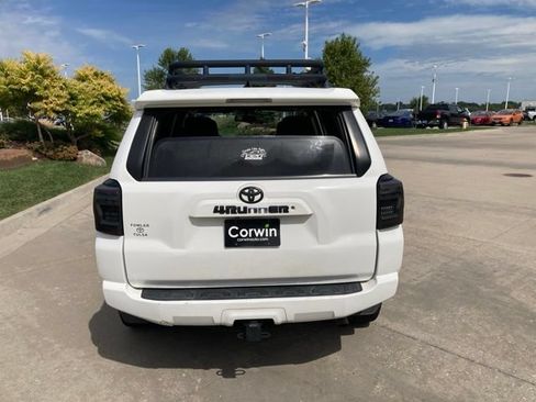 Used 2018 Toyota 4Runner SR5 Premium AWD/4WD image 5