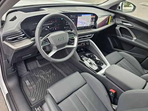 New 2025 Audi Q5 Prestige image 2