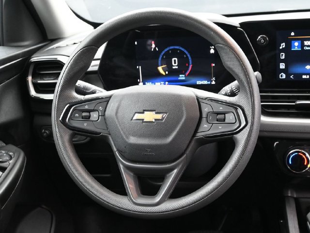 Used 2025 Chevrolet TrailBlazer LT AWD/4WD image 14