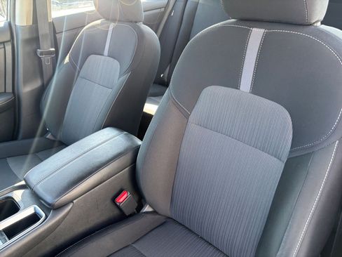 Used 2025 Nissan Sentra SV image 34