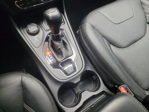 Used 2021 Jeep Cherokee Limited image 26