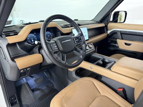 Used 2025 Land Rover Defender 130 X-Dynamic SE AWD/4WD image 11