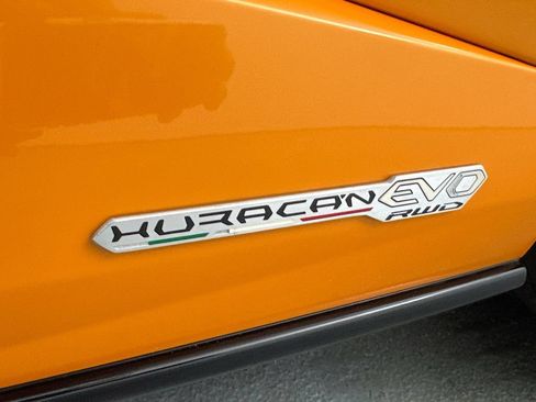 Used 2020 Lamborghini Huracan EVO RWD image 25