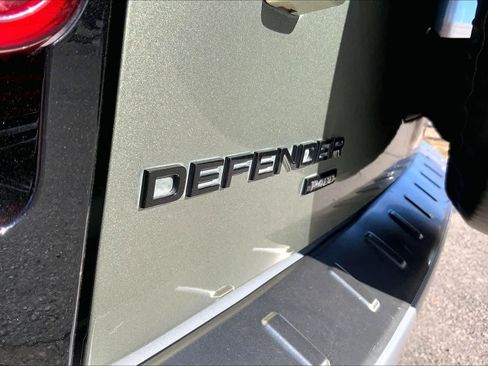 Used 2021 Land Rover Defender 110 SE image 28