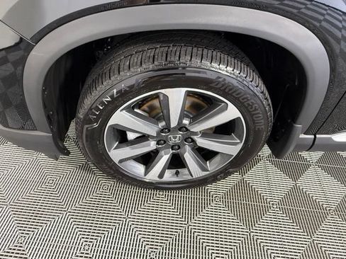 Used 2025 Honda Pilot Elite image 13