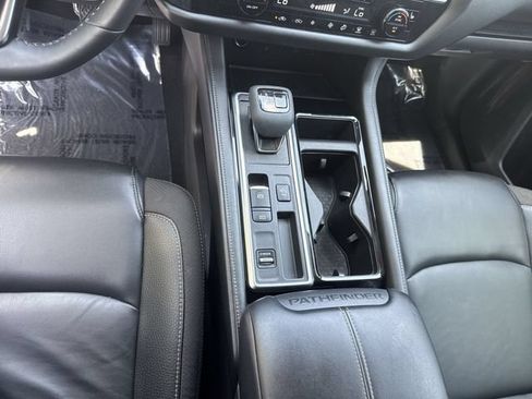 Used 2023 Nissan Pathfinder SL FWD image 25