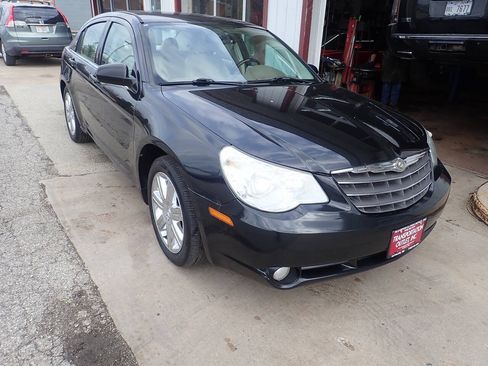 Used 2010 Chrysler Sebring Limited w/ Electronics Convenience Group FWD image 22
