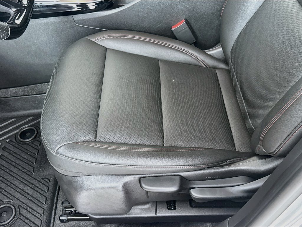 Used 2025 Chevrolet Trax RS w/ Sunroof Package FWD image 22