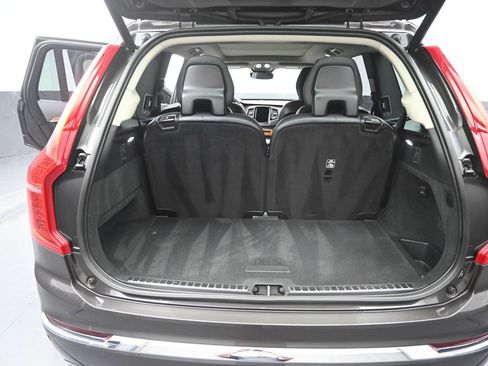 Used 2023 Volvo XC90 B6 Plus image 16