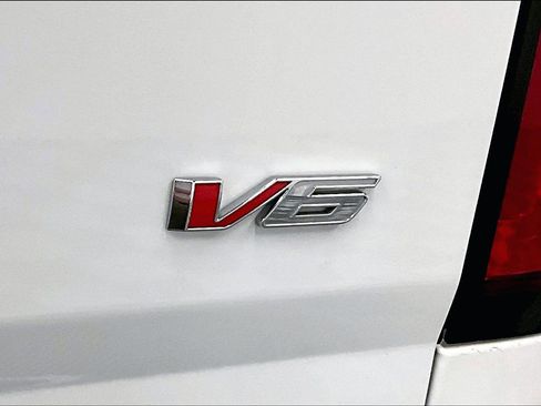 Used 2022 Chevrolet Colorado Z71 w/ Safety Package AWD/4WD image 9