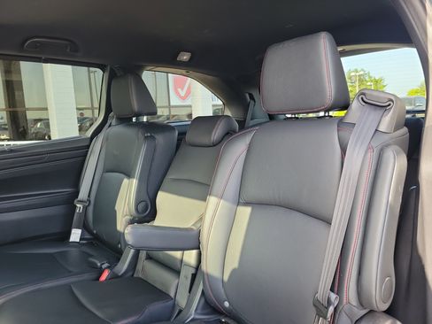 Used 2024 Honda Odyssey Sport image 12