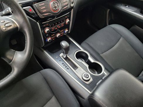 Used 2018 Nissan Pathfinder SV AWD/4WD image 26