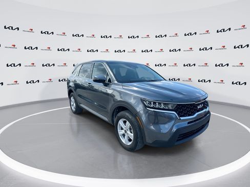 Used 2022 Kia Sorento LX AWD/4WD image 2