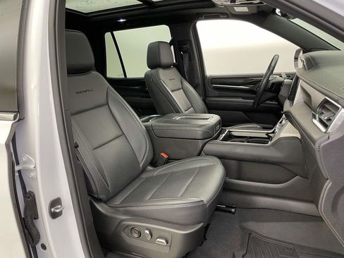 Used 2022 GMC Yukon Denali w/ Denali Premium Package image 24