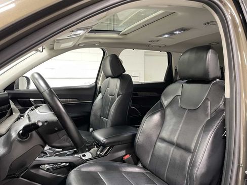 Used 2024 Kia Telluride EX w/ EX Captain's Chair Package AWD/4WD image 14