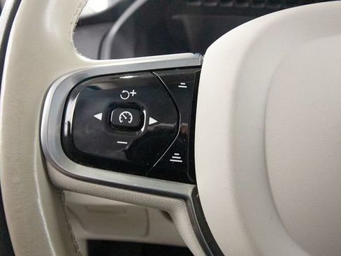 Certified 2023 Volvo XC90 B6 Plus AWD/4WD image 16