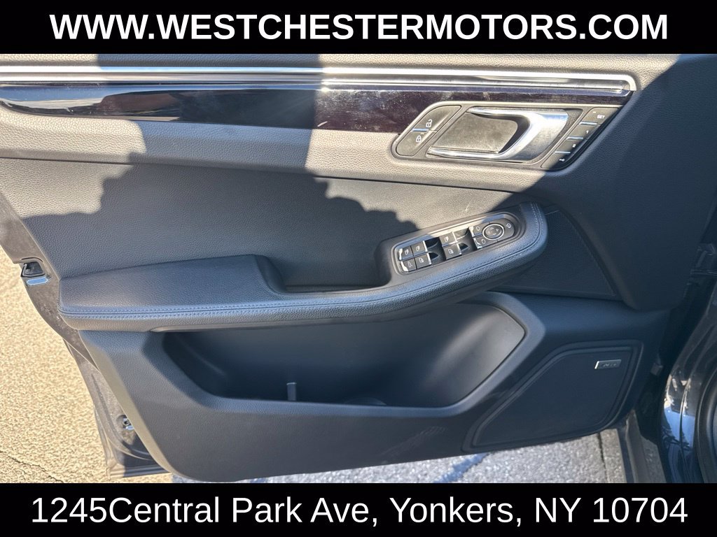 Used 2023 Porsche Macan AWD/4WD image 27