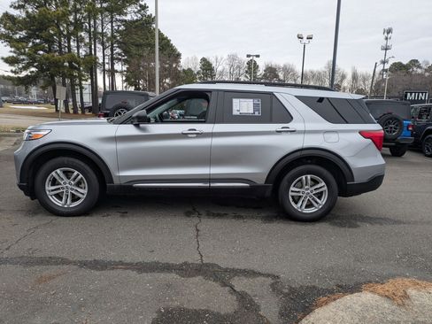 Used 2021 Ford Explorer XLT image 8