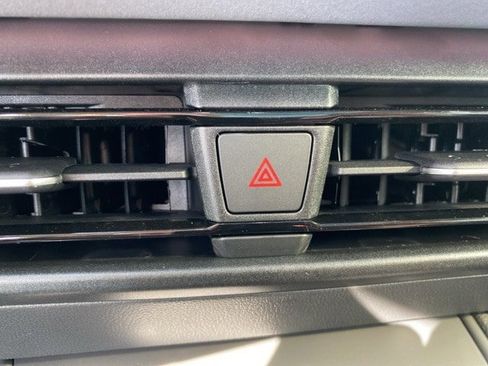 New 2026 Volkswagen Tiguan SE image 37