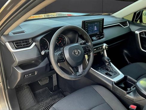 Used 2020 Toyota RAV4 LE image 9