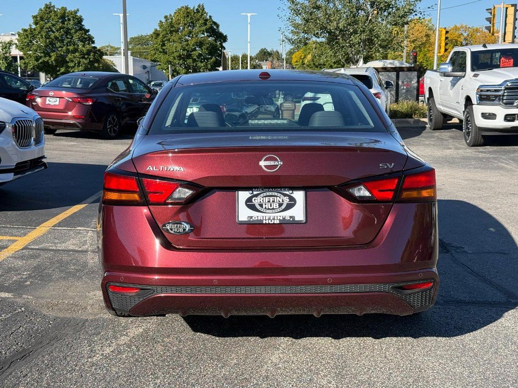 Used 2024 Nissan Altima 2.5 SV FWD image 4