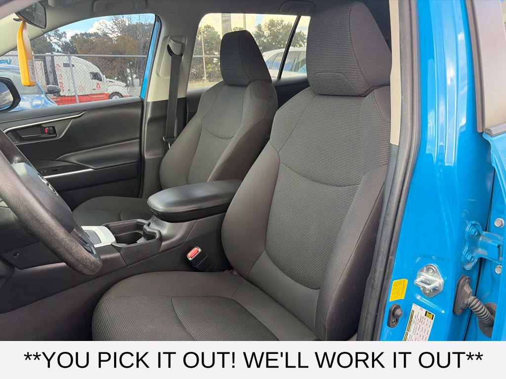 Used 2021 Toyota RAV4 LE w/ Carpet Mat Package (TMS) AWD/4WD image 10