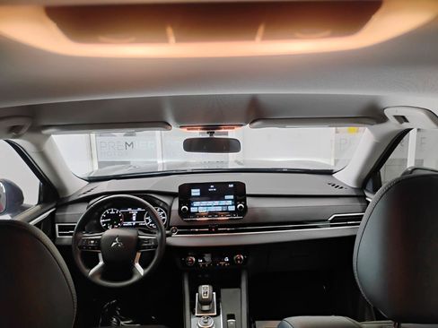 Used 2024 Mitsubishi Outlander SE FWD image 19