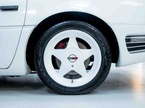 Used 1990 Chevrolet Corvette Convertible image 34