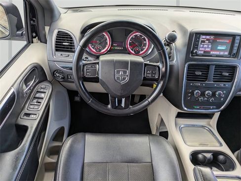 Used 2020 Dodge Grand Caravan SXT image 17
