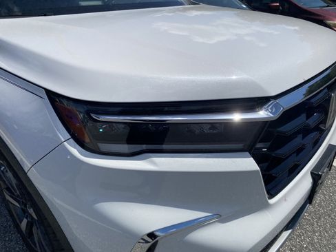 Used 2024 Honda Pilot Touring image 6