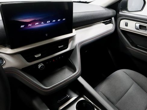 Certified 2025 Ford Explorer Active image 30