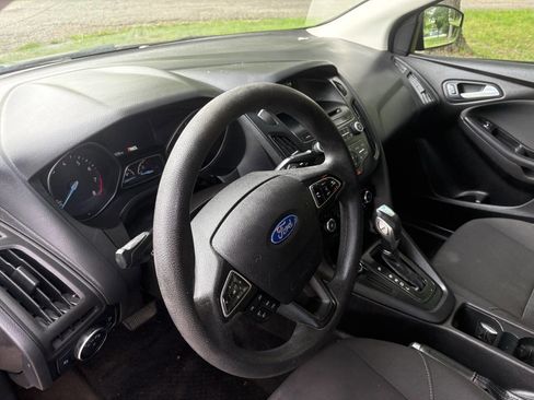 Used 2015 Ford Focus SE FWD image 21